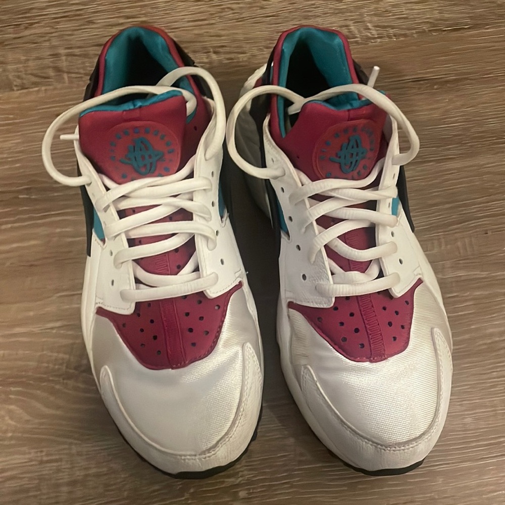 Women’s Nike Air Hurache Runs